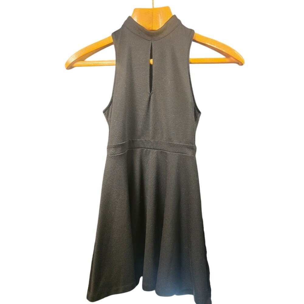Forever 21 Womens Black‎ Mock Neck Keyhole Skater Dress Size Medium Mini Flare